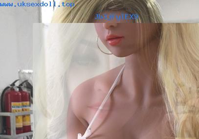 sex with realistic sex doll
